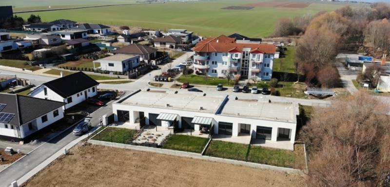 domy zo zadu vycistene okolie.jpg